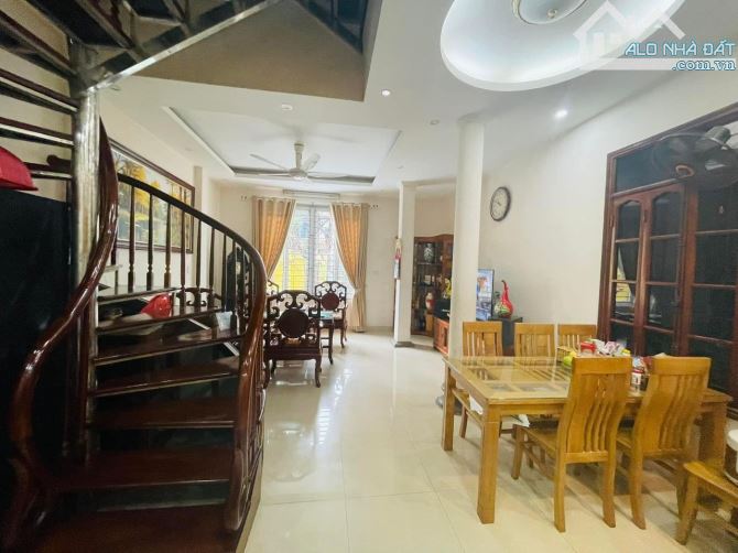 Bán nhà Thụy Khuê 150m2 ngõ ô tô vào được mặt ngõ cách hồ Tây 50m - 2
