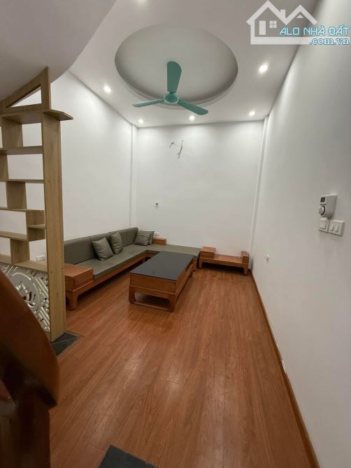 Ô tô đỗ ngày đêm! Nhà 4 tầng, 4pn, thoáng sáng Ngã Tư Nhổn, Nhỉnh 5 tỷ - 2