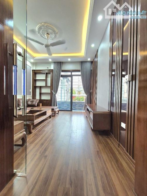 NHÀ NGUYỄN HOÀNG 41M2 X 5 TẦNG - NGÕ THÔNG - 1 NHÀ RA PHỐ - NHỈNH 8 TỶ - 2