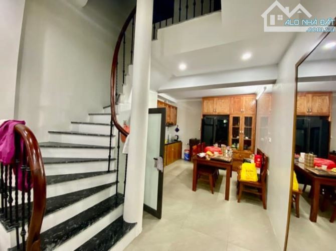 Cần bán gấp nhà phân lô phố Nghĩa Tân 57m2, 4T, thang máy, ô tô tránh - 2