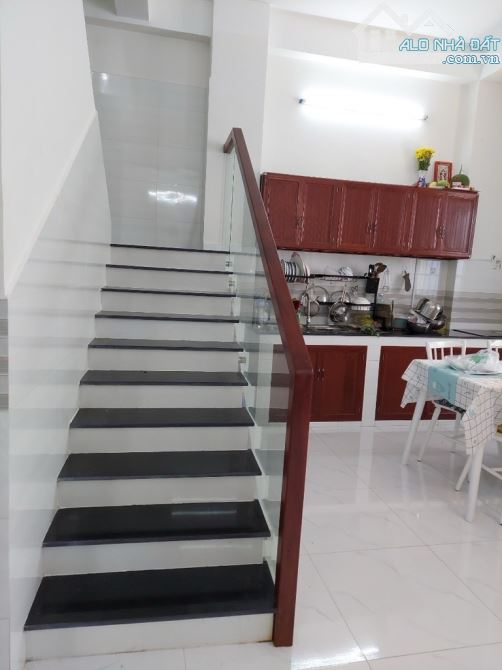 Bán lỗ 500tr! Tô Ký - Phần Mềm Quang Trung - 65m2 - 2 tầng - 3PN, 2WC - 2