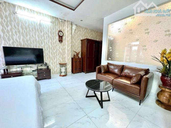 NHÀ MẶT TIỀN ĐƯỜNG NGUYỄN THỊ MINH KHAI NHA TRANG, DT 92M, GIÁ 24 TỶ - 2