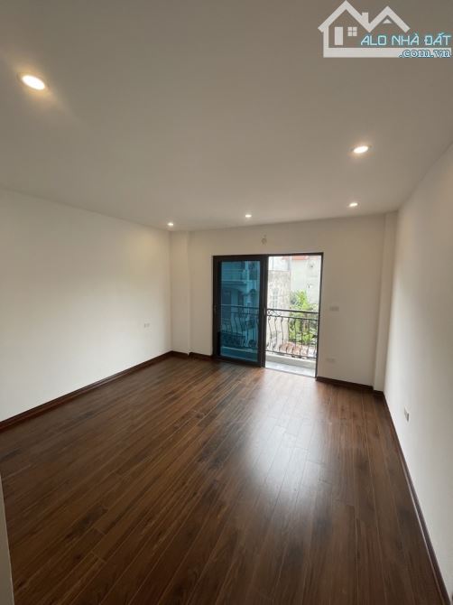 Nhà mới Phúc Lợi - 6 tầng thang máy - 2 thoáng - Gara ô tô - 7 chỗ đỗ cửa - Chỉ 6.5 tỷ - 3
