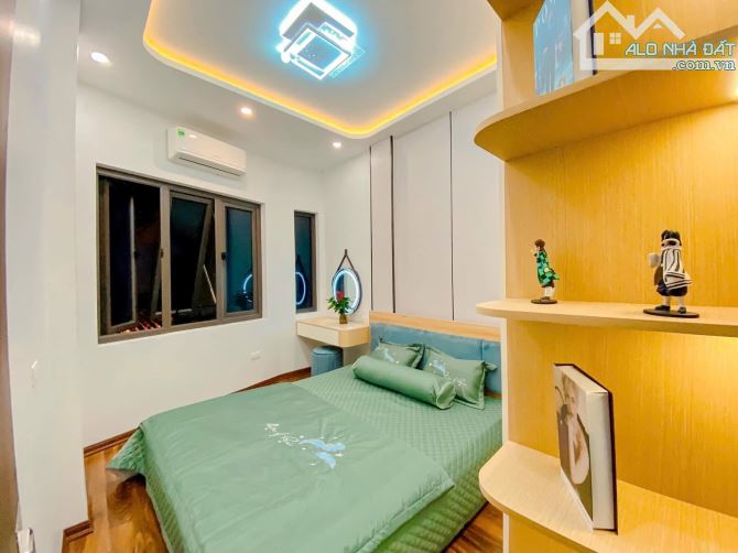 Bán nhà phố 8/3, Hai Bà Trưng 27m, 4 tầng. Giá: 6.28 tỷ - 3