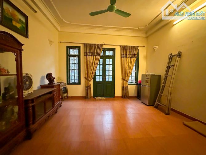 Phân lô Hoàng Ngọc Phách,Ô tô tránh,view sân chơi,2 thoáng, 61m 4tầng 4.8m mặt,Giá 19.9tỷ - 3