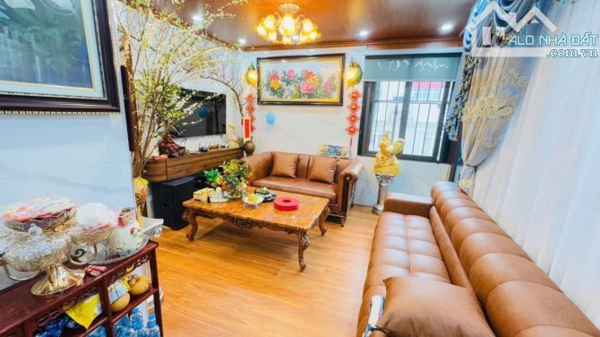 Bán nhà phố Chùa Láng Kinh Doanh ô tô tránh Lô góc 44m, mt 5m bán 18tỷ nhà 5 tầng - 2