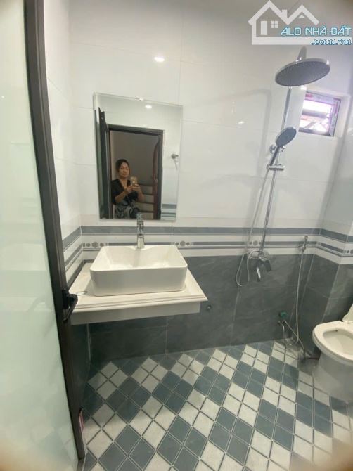 Ô tô đỗ ngày đêm! Nhà 4 tầng, 4pn, thoáng sáng Ngã Tư Nhổn, Nhỉnh 5 tỷ - 3