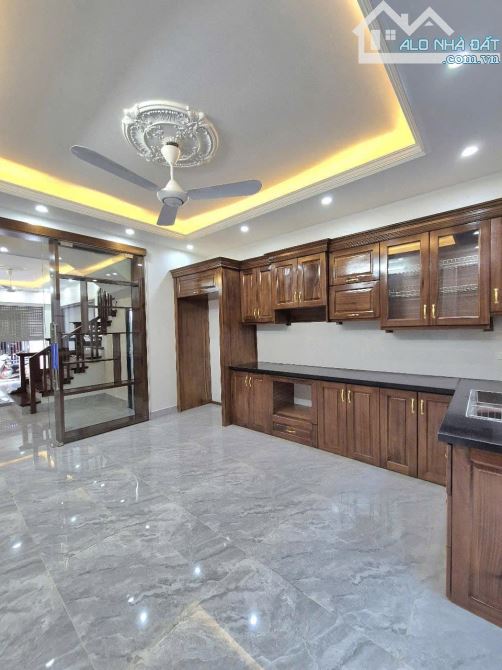 NHÀ NGUYỄN HOÀNG 41M2 X 5 TẦNG - NGÕ THÔNG - 1 NHÀ RA PHỐ - NHỈNH 8 TỶ - 3