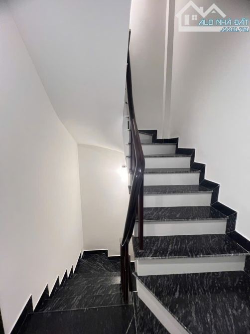 NHÀ PHÚC LỢI 5T -  Ô TÔ ĐỖ CỔNG - SỔ VUÔNG ĐẸP 3 NGỦ - TIỆN ÍCH BẠT NGÀN - 4