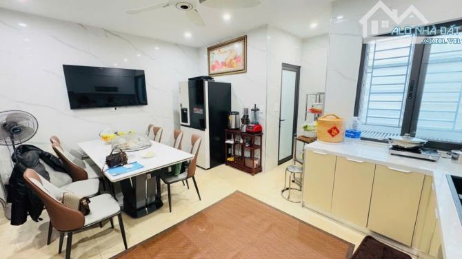 Bán nhà phố Chùa Láng Kinh Doanh ô tô tránh Lô góc 44m, mt 5m bán 18tỷ nhà 5 tầng - 3