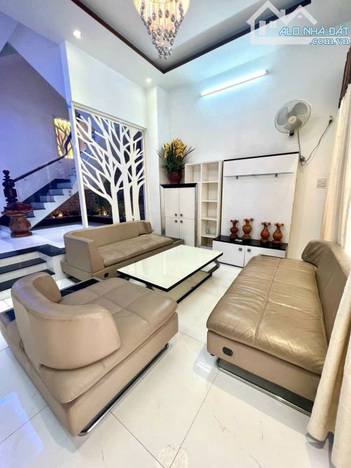 NHÀ MẶT TIỀN ĐƯỜNG NGUYỄN THỊ MINH KHAI NHA TRANG, DT 92M, GIÁ 24 TỶ - 4