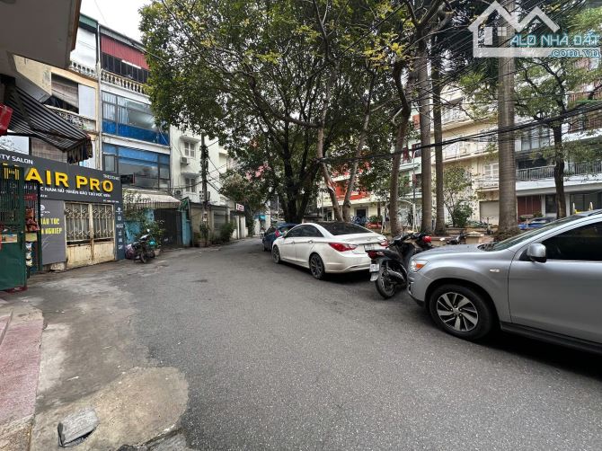 Phân lô Hoàng Ngọc Phách,Ô tô tránh,view sân chơi,2 thoáng, 61m 4tầng 4.8m mặt,Giá 19.9tỷ - 5