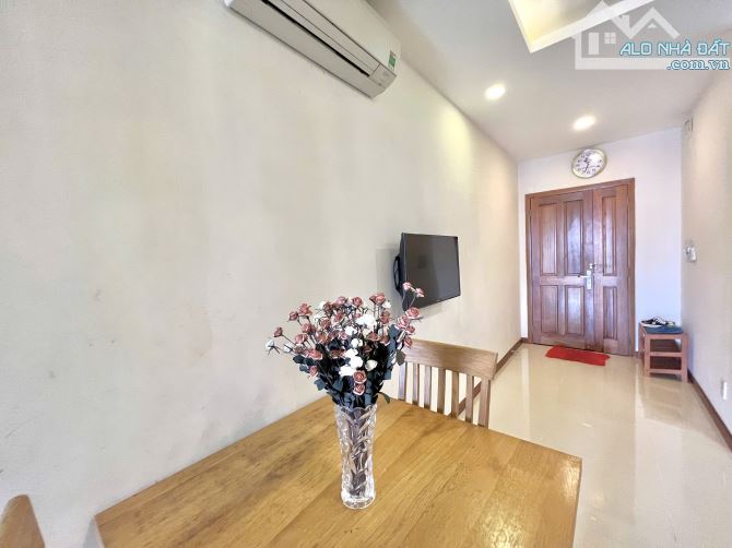 Căn hộ 1PN cao cấp, free phí quản lí, dịch vụ dọn phòng ngay sân bay TSN - 5