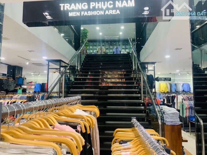 NHÀ 2 TẦNG MẶT TIỀN PHỐ KÍNH DOANH THỜI TRANG LÊ DUẨN-- DIỆN TÍCH GẦN 80M2- NGANG 6M. - 1