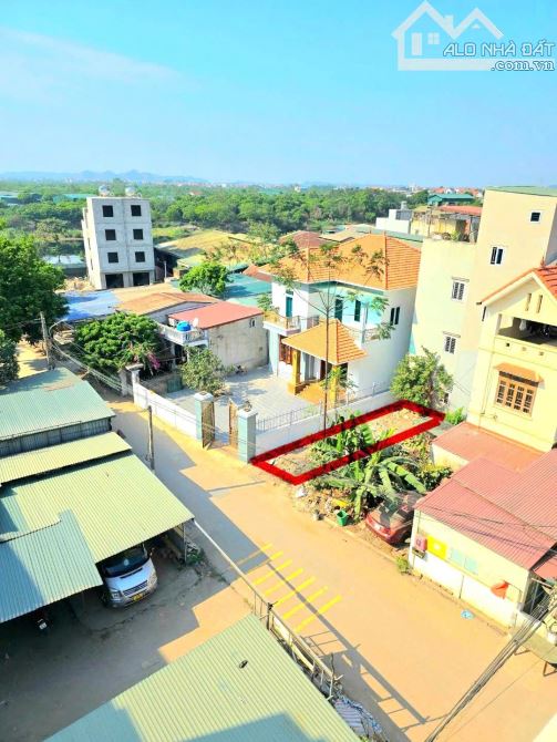 Lô đất 56m2 Đông La cực đẹp, trục chính Kinh Doanh, oto vào