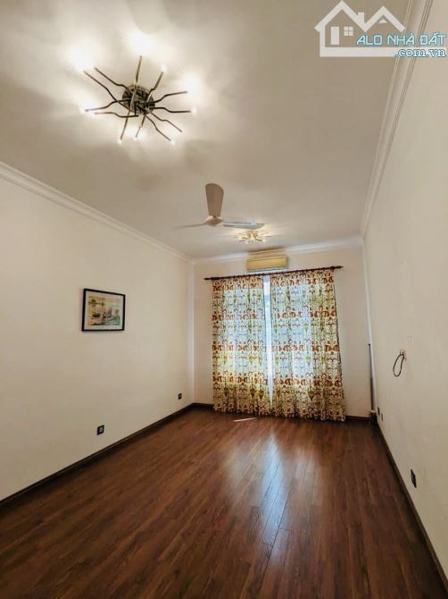 RẺ, HIẾM! Nhà mặt ngõ rộng Đặng Tiến Đông - Ô tô vào- nhà 50m2, 5T - Vài bước chân ra MP