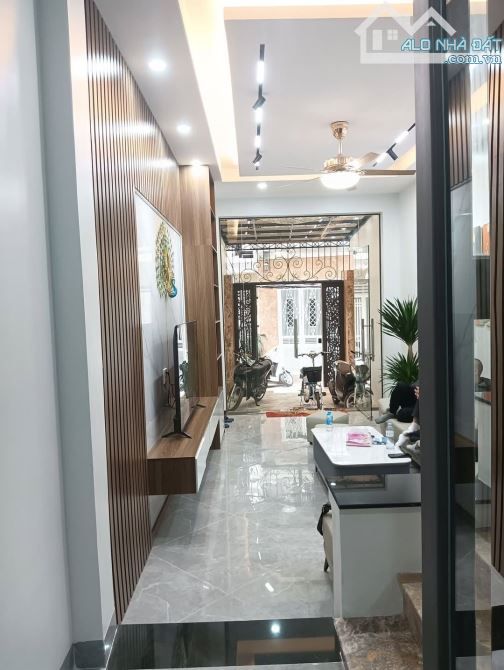 Bán nhà Hoàng Văn Thụ, Hoàng Mai, 65m2, 5 tầng, thang máy, full nội thất, 10.8 tỷ