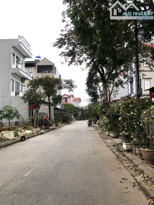 Siêu Đẹp TĐC Kiêu Kỵ 80m  - Đường Rộng 11m Vỉa Hè  - Tăng Trưởng ổn định  - giá 8.1 tỷ