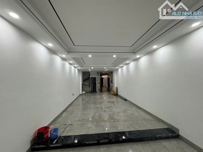 Bán nhà Phố Trạm Gra ô tô Thang máy 56m2 7T giã16.8 tỷ Long Biên Hà Nội