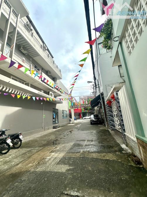 BÁN ĐẤT TẶNG NHÀ CẤP 4 KIỆT 6M NGUYỄN TRI PHƯƠNG 125M2  GẦN SÂN BAY CHỈ 5 TỶ X