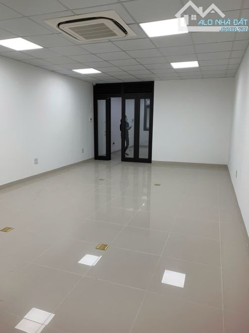 Cho thuê nhà Xuân La, 100m2, 6 tầng, thông sàn, thang máy làm văn phòng, trung tâm dạy học