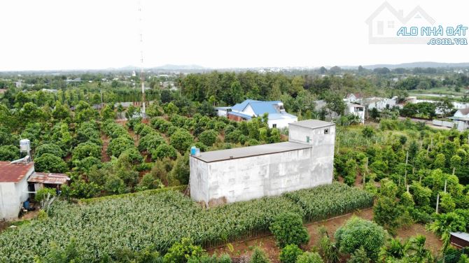 Gia đình chuyển hướng kinh doanh nên để lại căn nhà Yến ngay gần hồ Eakao, tp Buôn ma thuộ