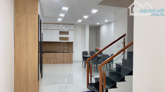 Mặt tiền Phú Nhuận, 70m2, chỉ hơn 12tỷ