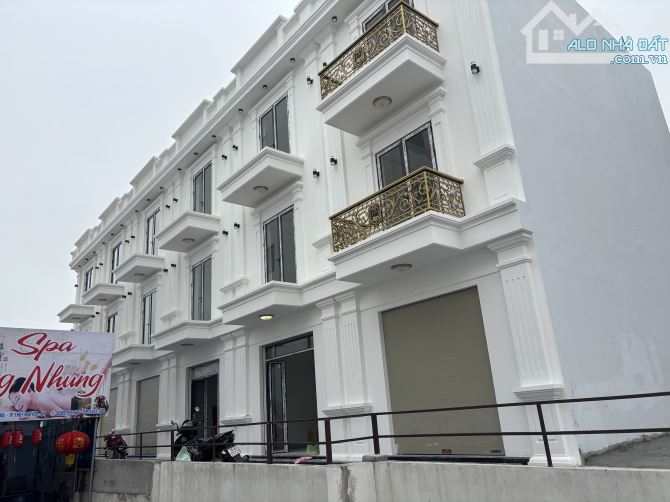Nhà về ở ngay tại Trung tâm Phường Thuỷ Đường 3 tầng mới tinh  Ngay khu đường chân đồi 34A