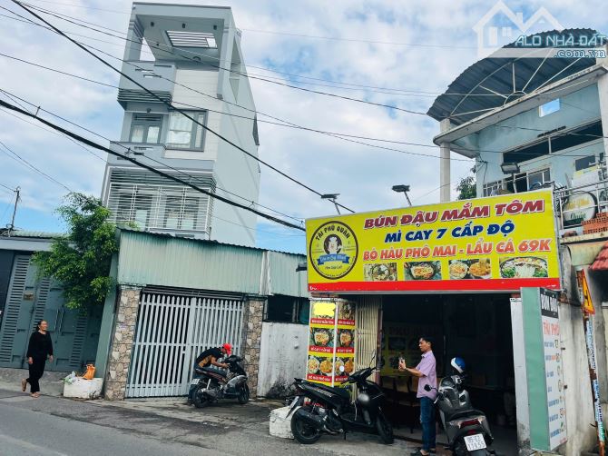 137m2, 6m x 22m mặt tiền ĐƯỜNG Phạm thị Hy gồm 1 mặt bằng kinh doanh Bún Đậu và 4 phòng ch
