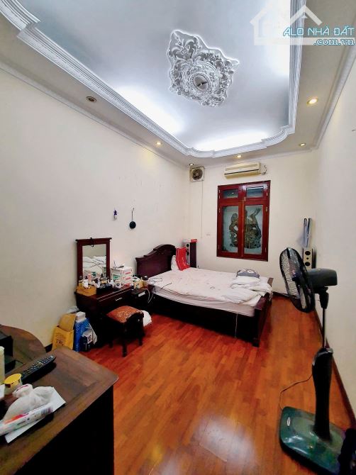 Bán nhà mặt ngõ 13 Khuất Duy Tiến 45mx4T oto tránh vỉa hè kinh doanh tốt 14tỷ 50m ra