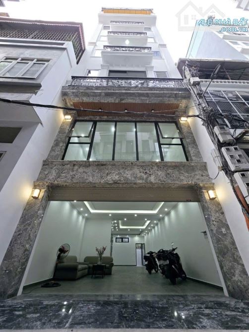 Cần bán gấp nhà phân lô Trần Quốc Hoàn 50m2, 8T, thang máy, ô tô tránh
