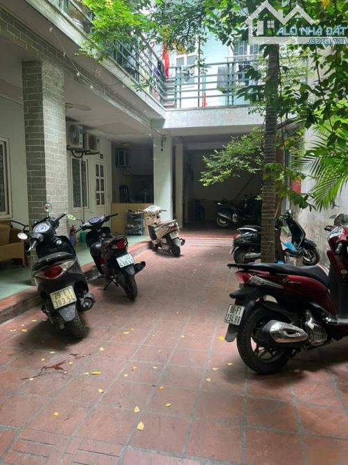 LÔ ĐẤT VÀNG TRONG LÀNG ĐẦU TƯ, NGÕ 3M. DIỆN TÍCH 176M2, MẶT TIỀN 11M. GIÁ 22 TỶ