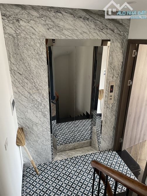 Xuân Diệu/Tây Hồ 44m x 7T mới tinh, thang máy - 10.8 tỷ