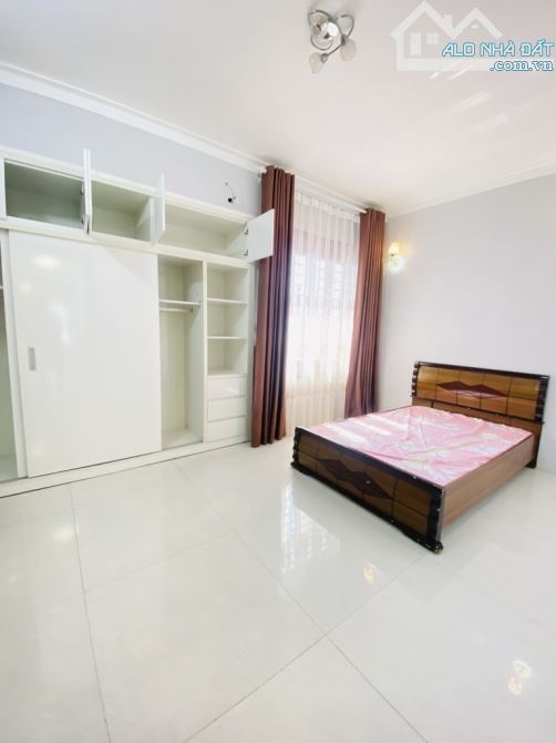 BÁN GẤP  NHÀ TƯ ĐÌNH HƠN 9 TỶ- LÔ GÓC- MỚI KÍNH KONG - FULL NỘI THẤT XỊN SÒ.- 2 Ô TÔ TRÁNH - 11