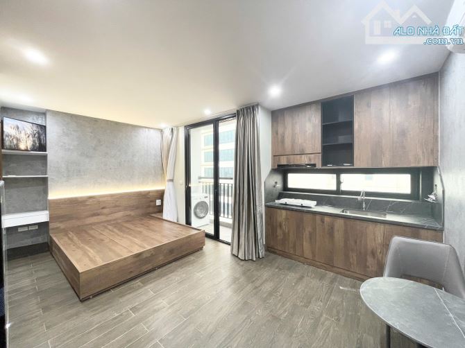 Bán toà CHDV Giáp Bát ngõ thông, 15m ra ô tô 60m2*6T thang máy 10PN DT720tr/năm gần NEU