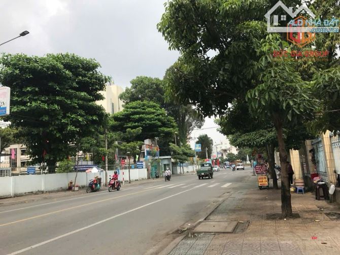 Bán nhà 1 trệt 2 lầu đường CMT8, P.Trung Dũng giá chỉ 11 tỷ - 1