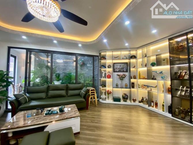 VIP! Mặt Phố Nguyễn Văn Cừ,Vị Trí Đẹp Cho Thuê 500 Triệu/năm, 115M2, 5 Tâng, Gía 30  tỷ. - 1