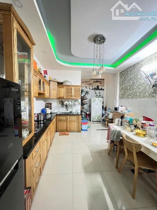 GẤP -HXH KHU PHÂN LÔ - GẦN CV LÀNG HOA - 64M2 1T2L ST - KHU DÂN TRÍ CAO, HC ĐỦ - NHỈNH 6 - 1