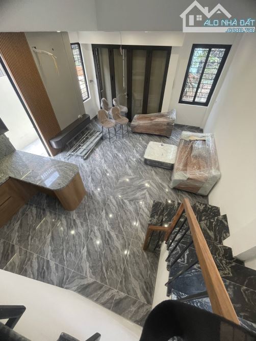 Bán Nhà Phố Việt Hưng 40m2, 5 Tầng, Mặt tiền Rộng 5,1m, Bạt Ngàn Tiện Ích, Giá 7,8 Tỷ - 1