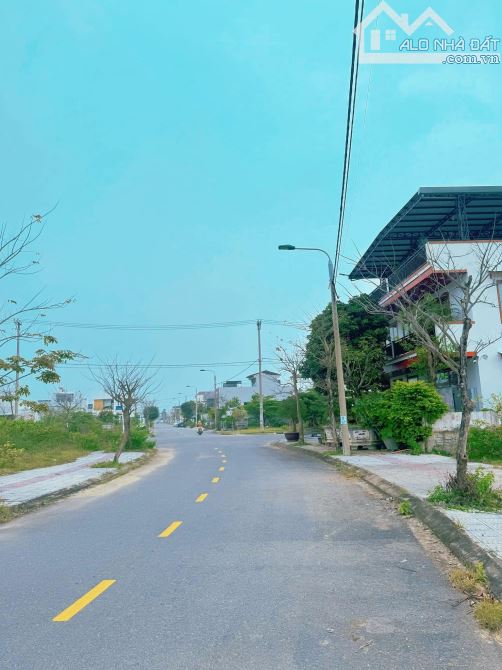 Bán đất biệt thự siêu đẹp đường Đồng Khoa ngang 20m - Hướng Đông - Giá 20,5 tỷ / 2 lô - 1
