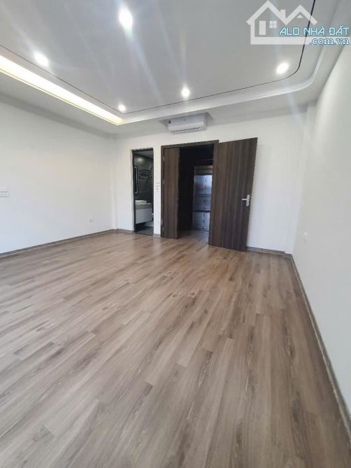 BÁN NHÀ PHỐ TRẠM 40M2, 6 TẦNG THANG MÁY, Ô TÔ VÀO NHÀ, CÁCH MẶT PHỐ 20M, FULL NỘI THẤT - 1