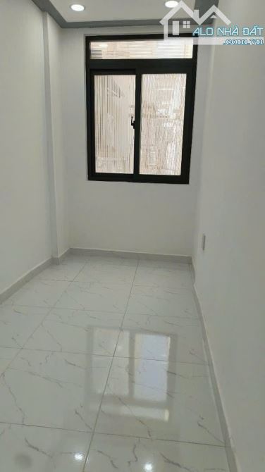 HIẾM, 3 tầng CMT8 P.5 Hẻm thông, nở hậu, NHỈNH 2 TỶ - 1