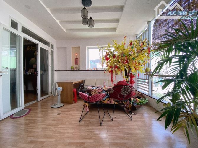 Bán nhà hẻm ô tô 4 tầng 103m2 có thang máy ngay CMT8 quận 10 - 1
