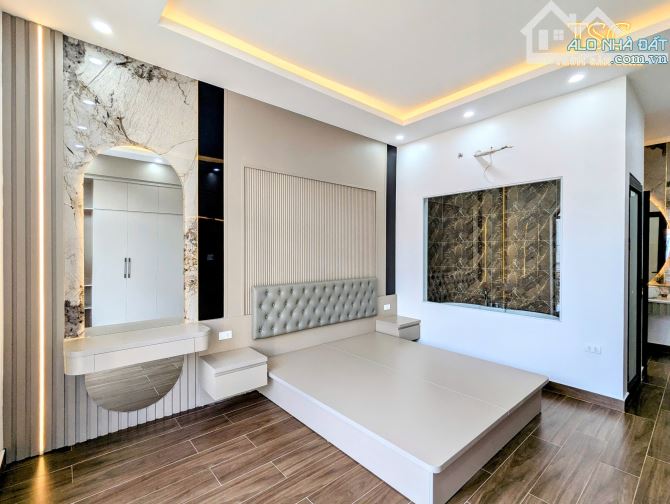 Nhà đẹp xây mới Tô Vũ -  Văn Cao. DT 80m2 x 5T Thang Máy - 12