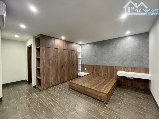 Bán toà CHDV Giáp Bát ngõ thông, 15m ra ô tô 60m2*6T thang máy 10PN DT720tr/năm gần NEU