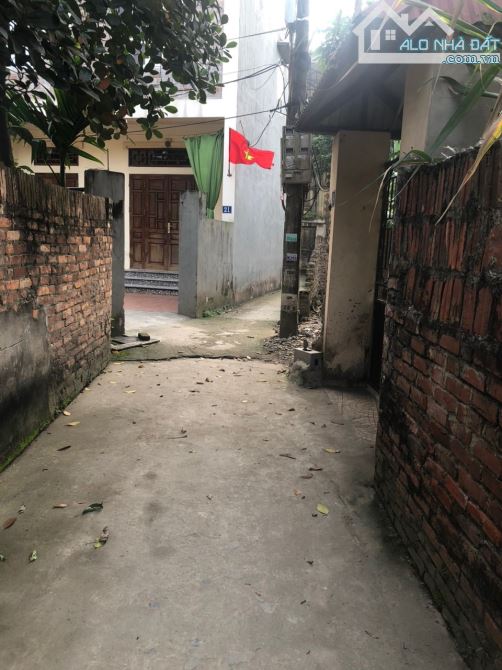 Đất đẹp ngõ thoáng giá rẻ gần đường ô tô Dương Quang DT 40m2 . Giá 2.26 tỷ - 2