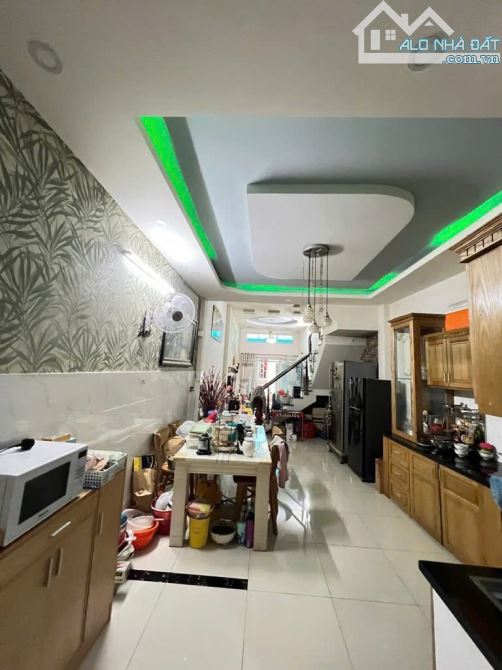 GẤP -HXH KHU PHÂN LÔ - GẦN CV LÀNG HOA - 64M2 1T2L ST - KHU DÂN TRÍ CAO, HC ĐỦ - NHỈNH 6 - 2