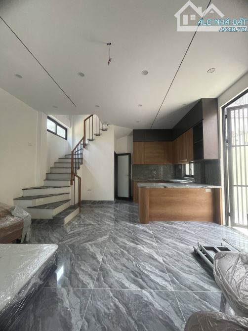 Bán Nhà Phố Việt Hưng 40m2, 5 Tầng, Mặt tiền Rộng 5,1m, Bạt Ngàn Tiện Ích, Giá 7,8 Tỷ - 2