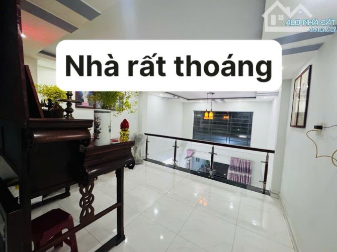 BÁN NHÀ 3 TẦNG - 56M² - HẺM XE HƠI - NHÀ ĐẸP, CHẮC CHẮN - 2