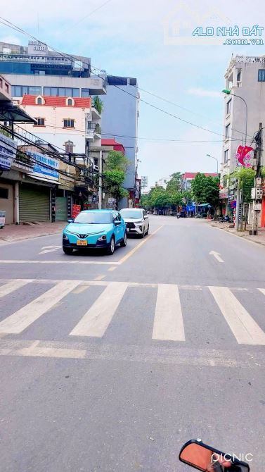 Mặt phố kinh doanh - gần Học viện Tài Chính thoáng mát - DT 330m2 - giá chỉ 25 tỷ - 2